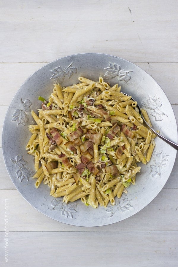 An easy and quick pasta dish with bacon, cheese, and leeks | Feelingfoodish.com 