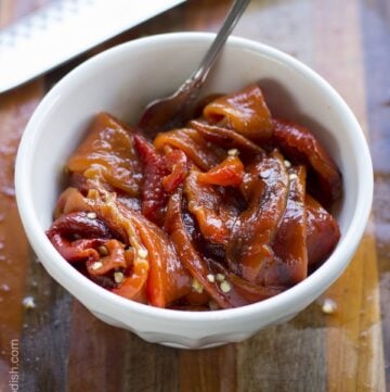 Roasted red bell peppers are perfect for a side dish, a sandwich topping, or an appetizer | Feelingfoodish.com