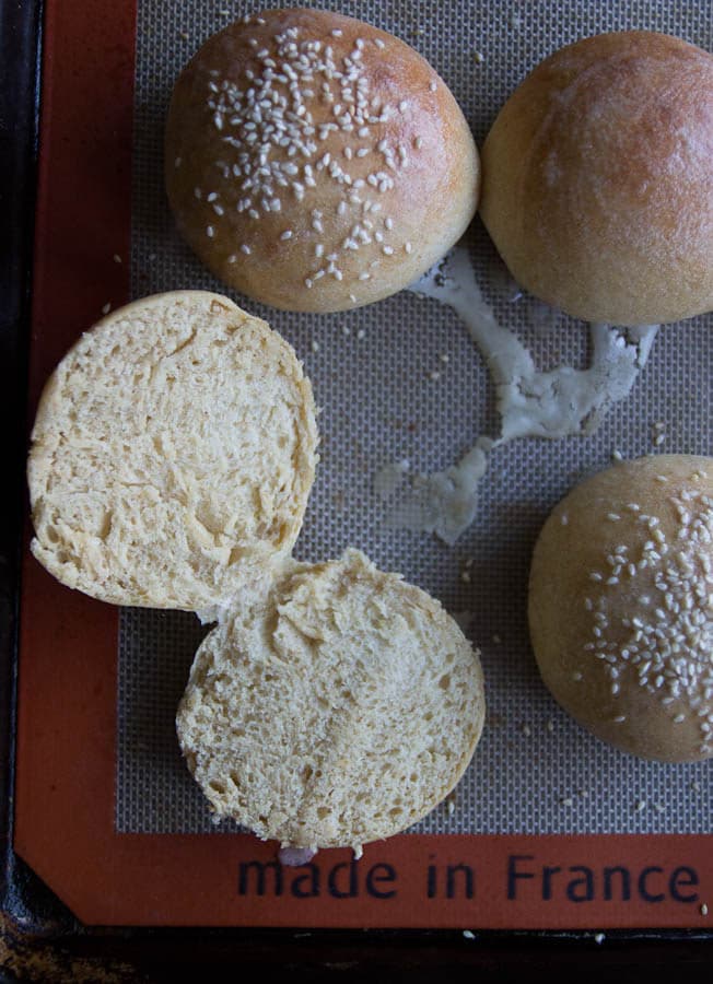 whole wheat hamburger buns (Tongzhong method)