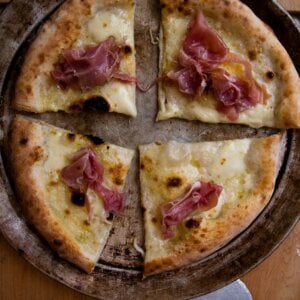 Pizza with proscuitto
