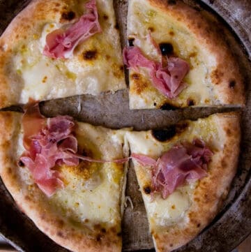 Pizza with proscuitto Fior di latte