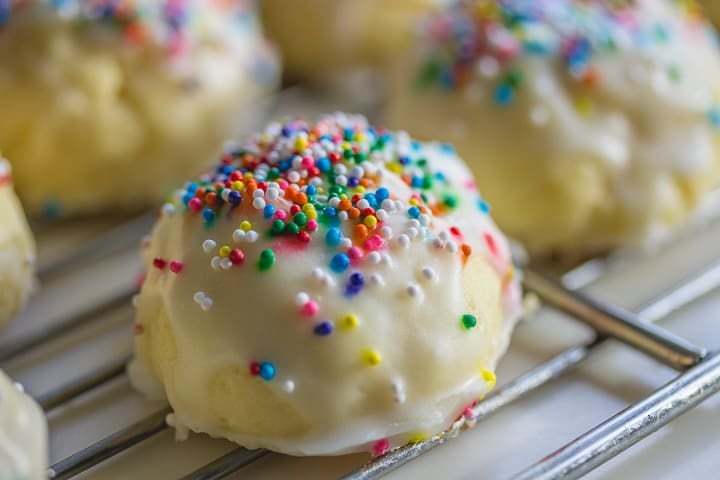 Italian wedding cookies