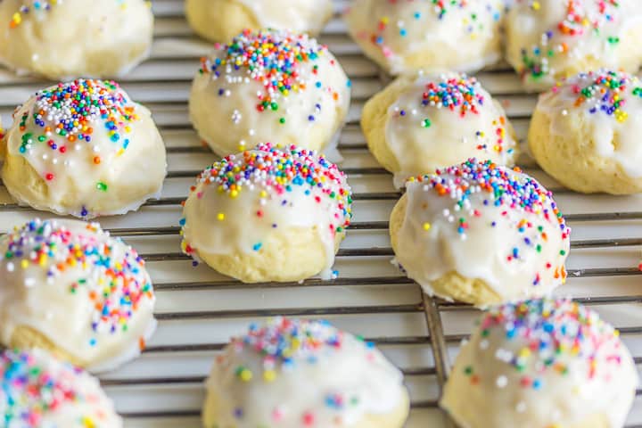 tray of freshly baked Italian wedding cookies