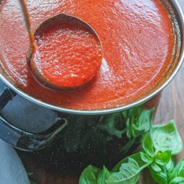 pot of homemade spaghetti sauce