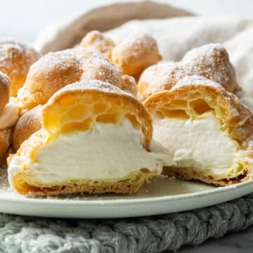 Cream-filled Italian cream puffs dusted with powdered sugar.