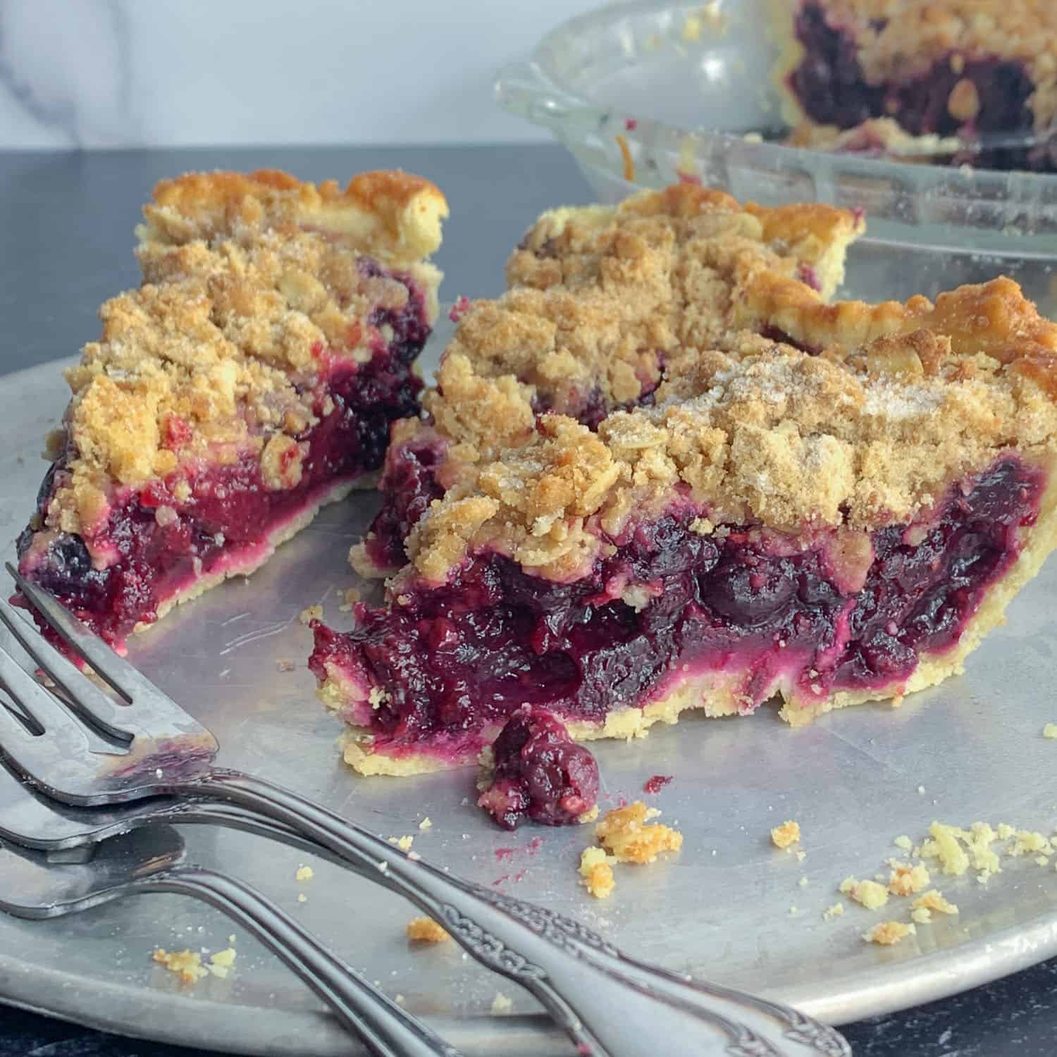 Amazing Mixed Berry Pie with Crumb Topping