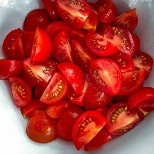 The Easiest Italian Tomato Salad 🍅 🌿 - Feeling Foodish