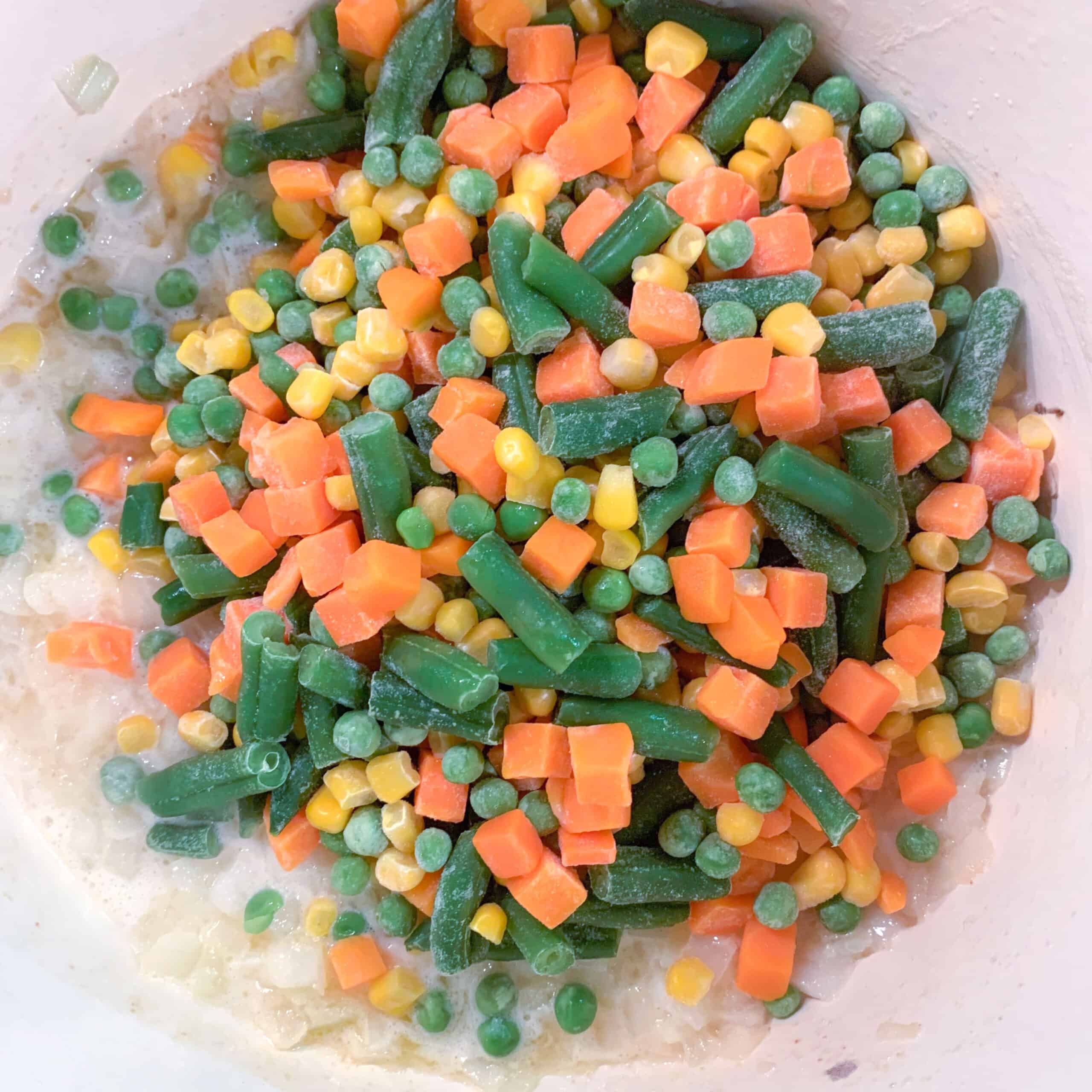mixture of frozen vegetables, carrots, peas, beans, and corn