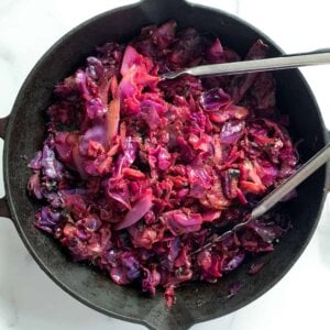 Red cabbage top view in black pan