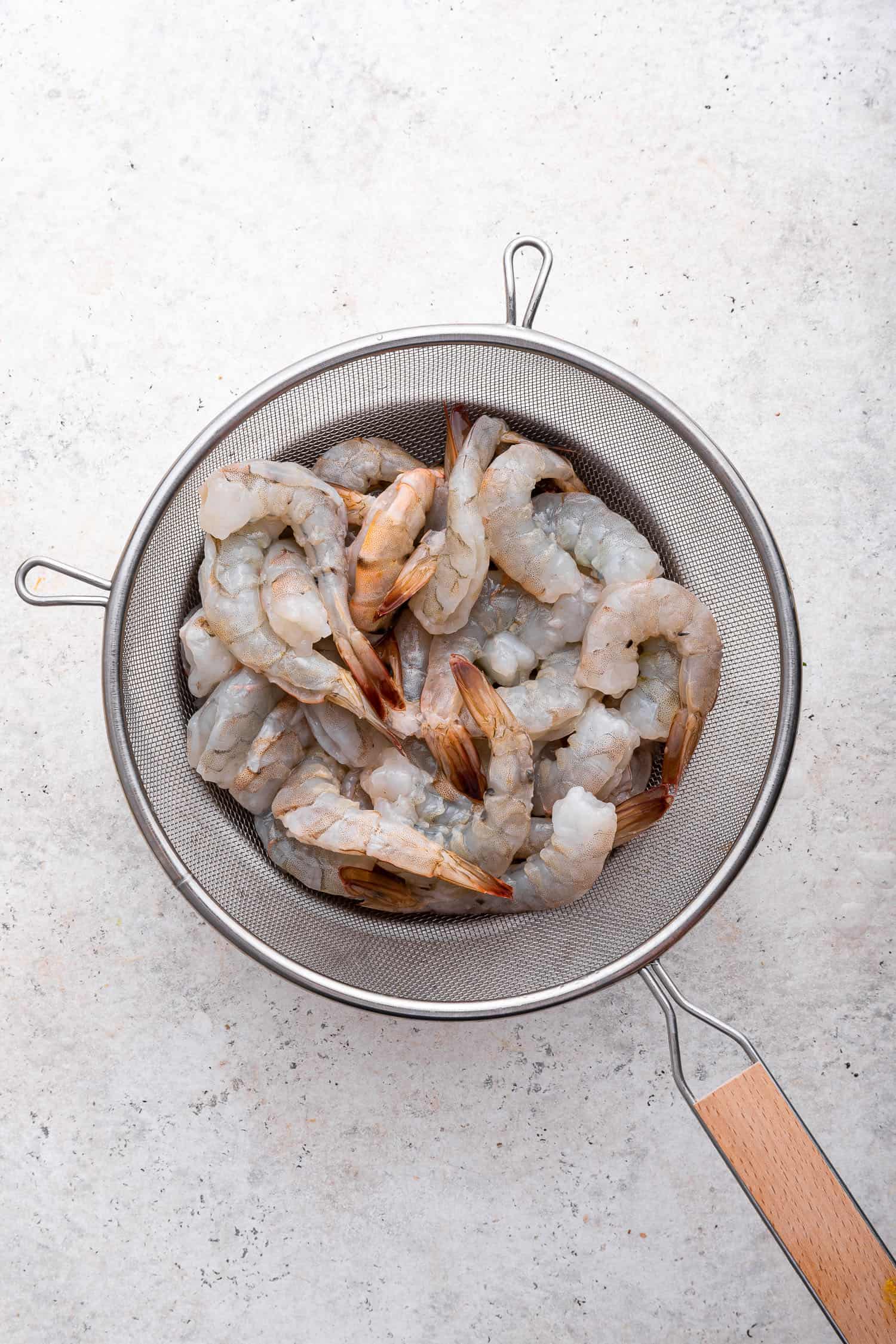 draining shrimp in mesh strainer