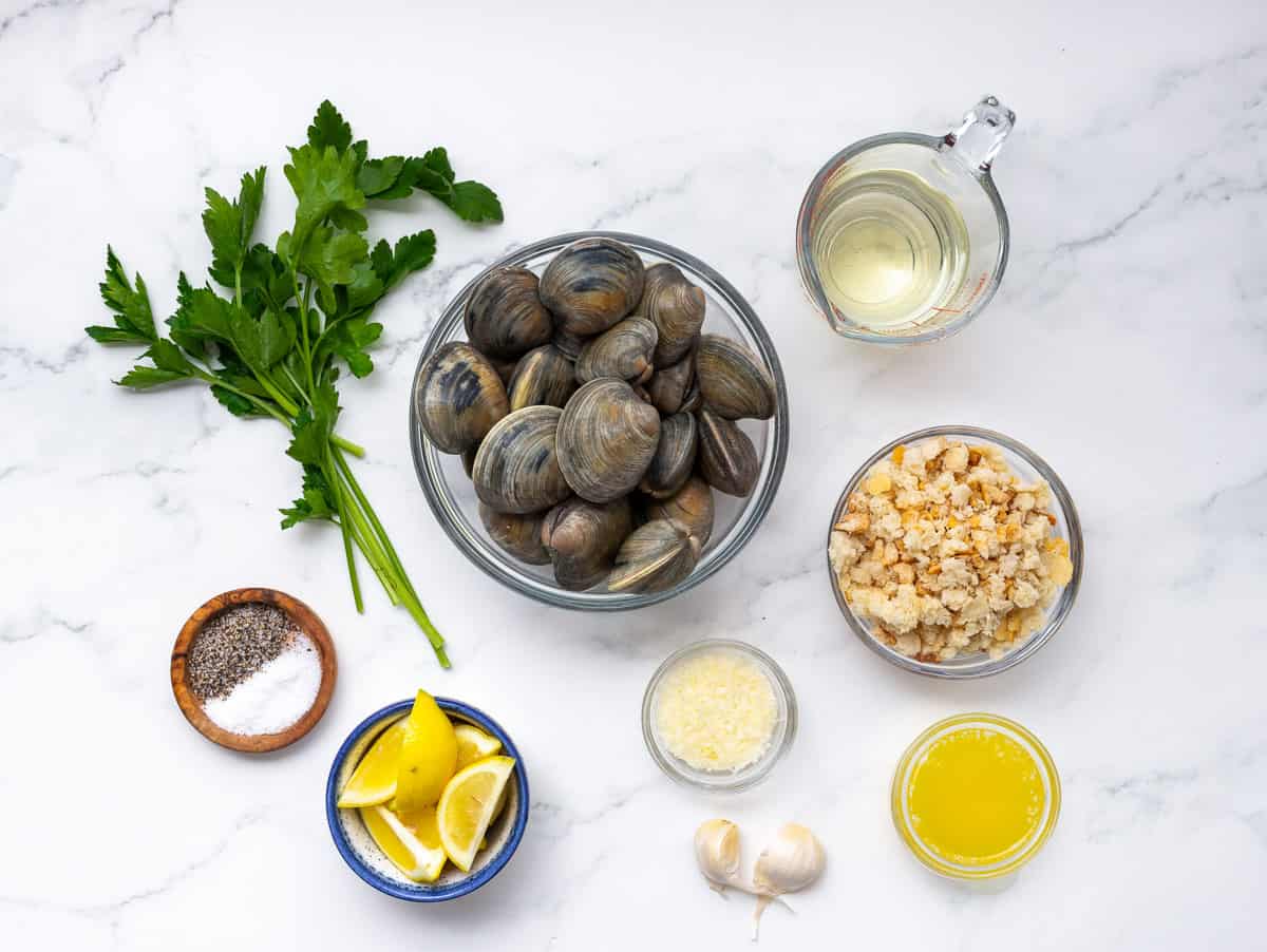 Ingredients for baked clams.