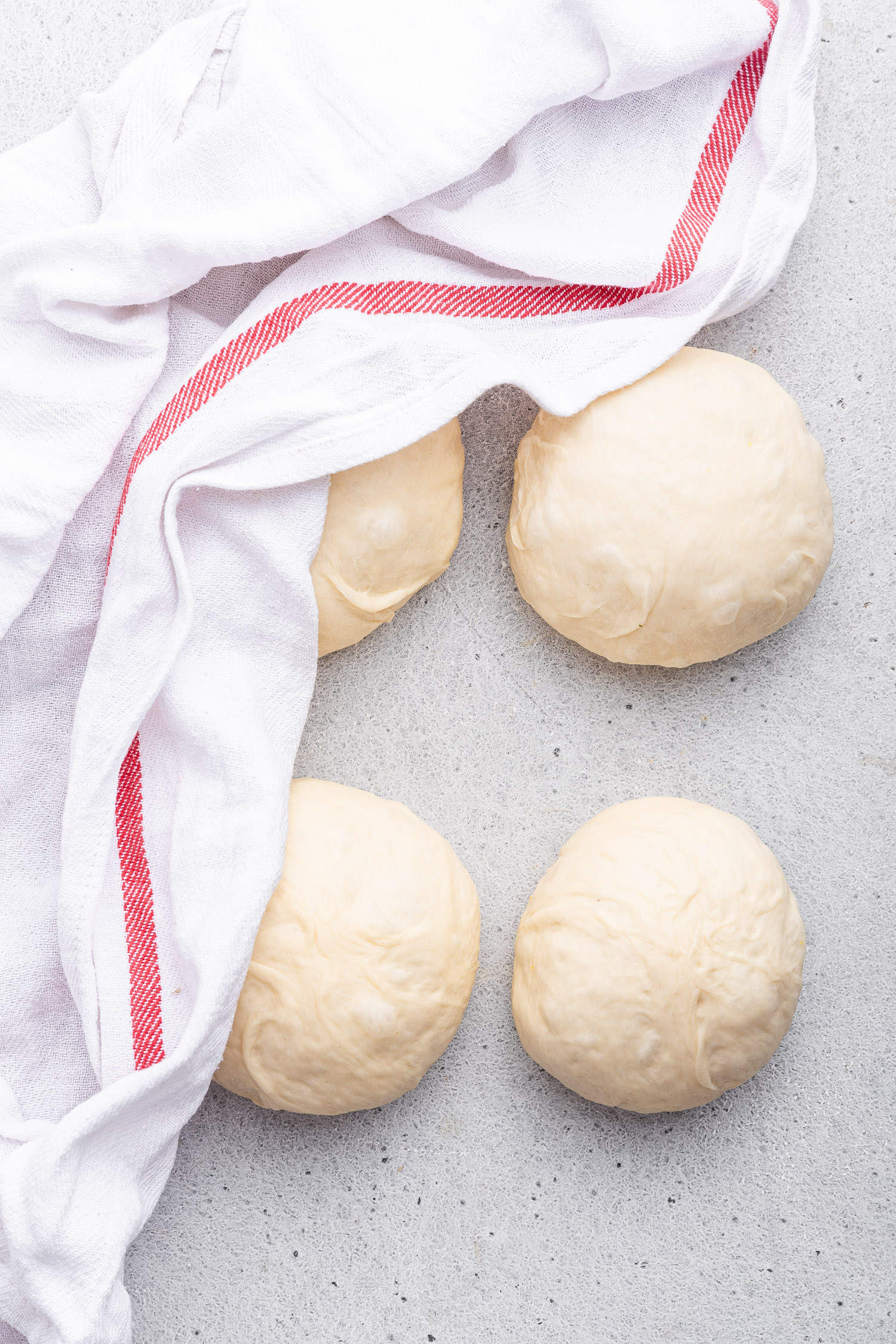 Covering dough to let rise for pizza fritta.