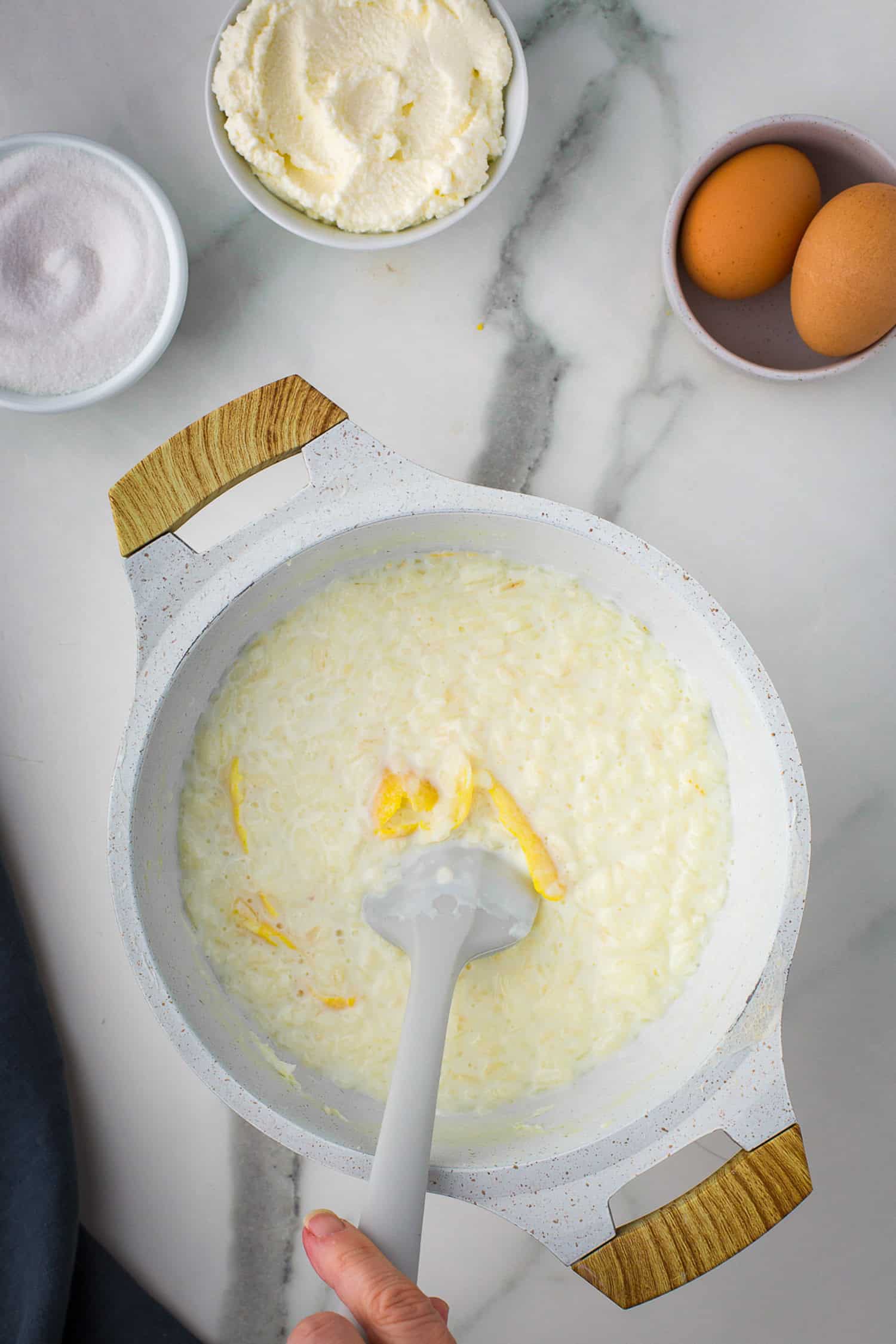 Mixing filling after cooling in pot with zest. 