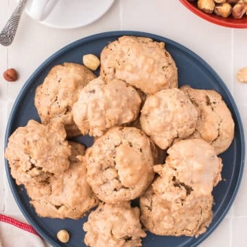 Dish of brutti buoni cookies.