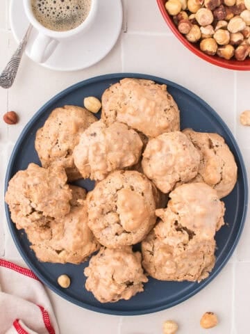 Dish of brutti buoni cookies.